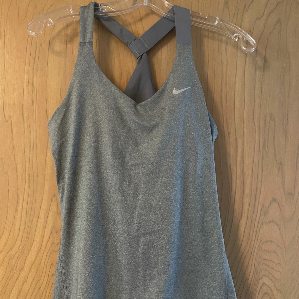 Nike fitness top